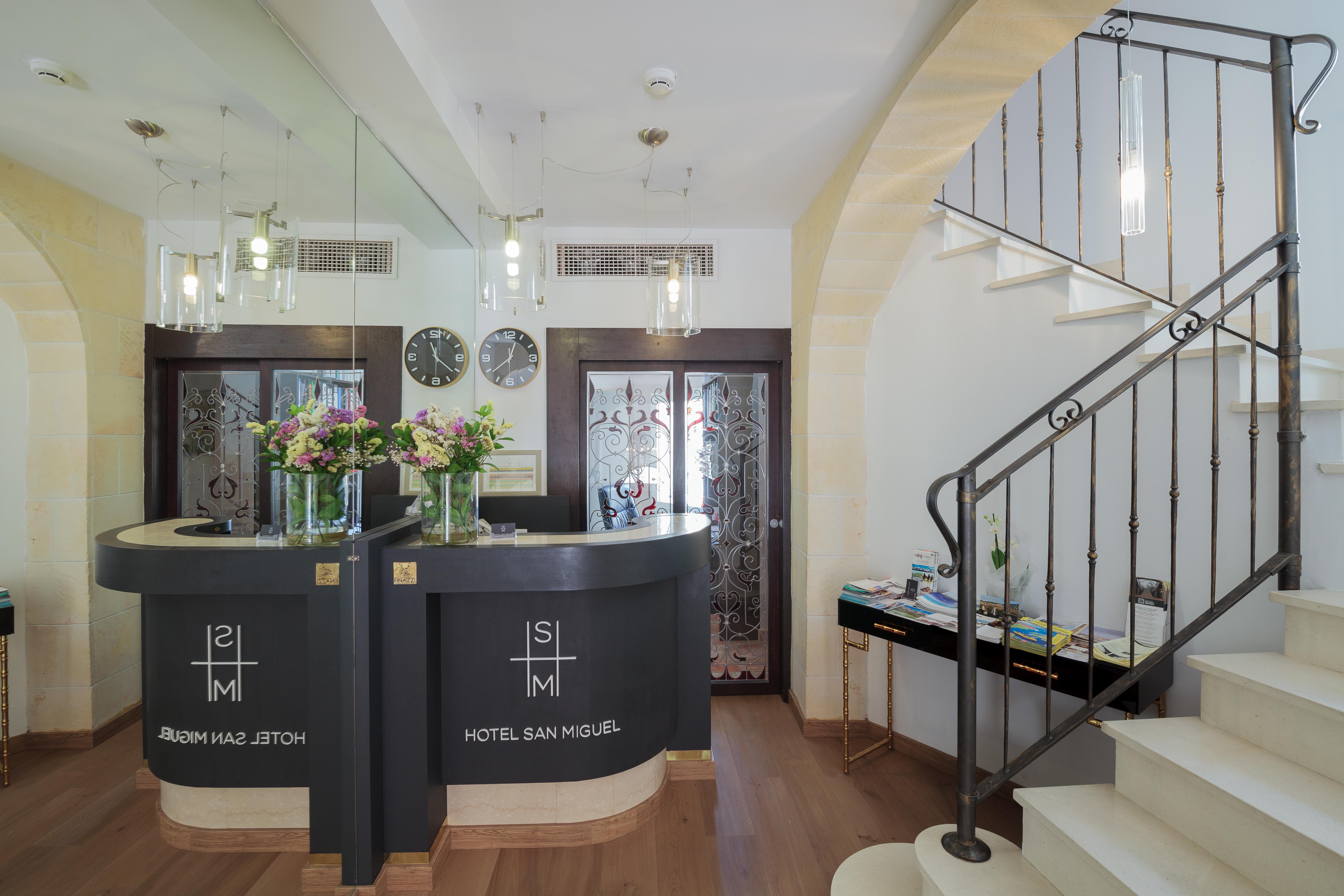 Hotel San Miguel Маон Экстерьер фото