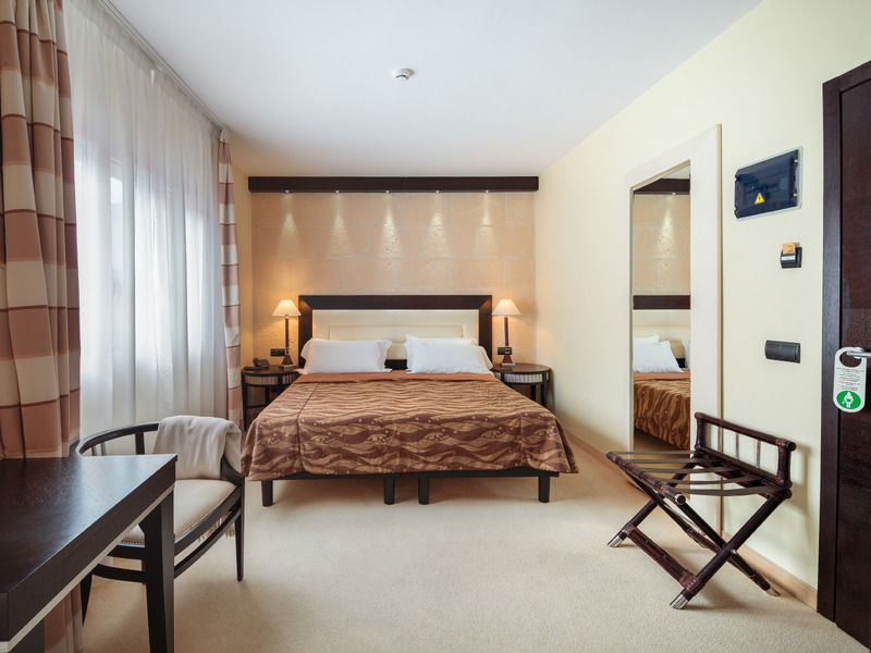Hotel San Miguel Маон Экстерьер фото